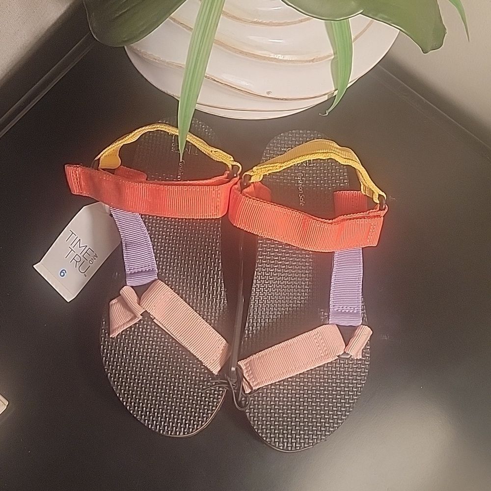 Time and Tru Women's Platform Nature Sandal Multi Color Adjustable. Size 6